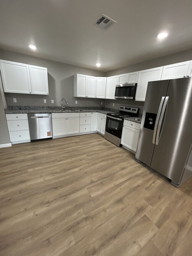 Photo - 714 Columbus St Unidad 714 N Columbus Street -  B