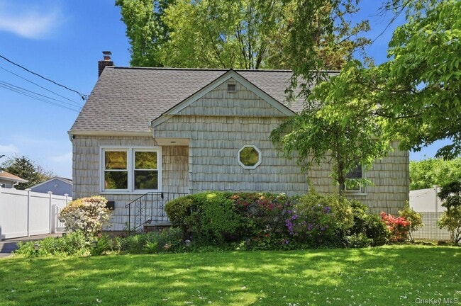 Building Photo - 135 Woolsey Ave