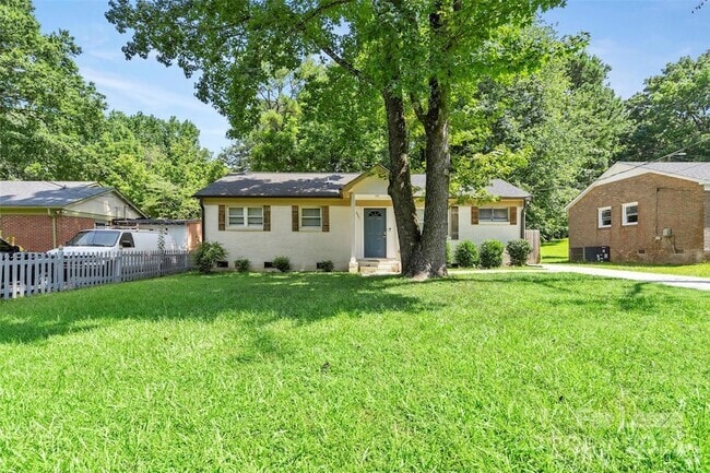 Building Photo - 2521 Dora Dr Rental