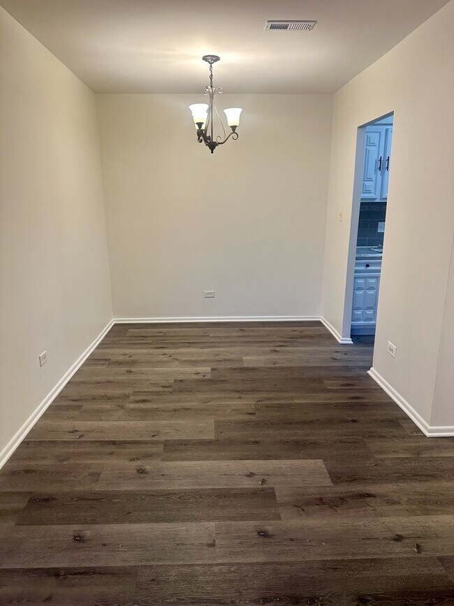 Photo - 1629 W Greenleaf Ave Unit 202