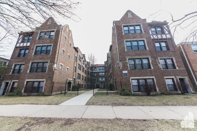 Building Photo - 2611 W Berwyn Ave Rental