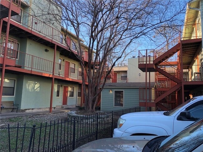 Photo - 4405 Avenue A Unidad 6 Rental