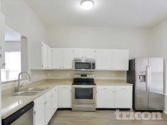 Photo - 484 Brookstone Dr