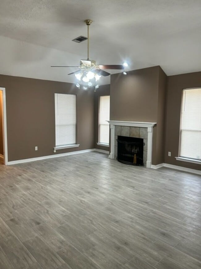 Photo - 4409 Calumet St