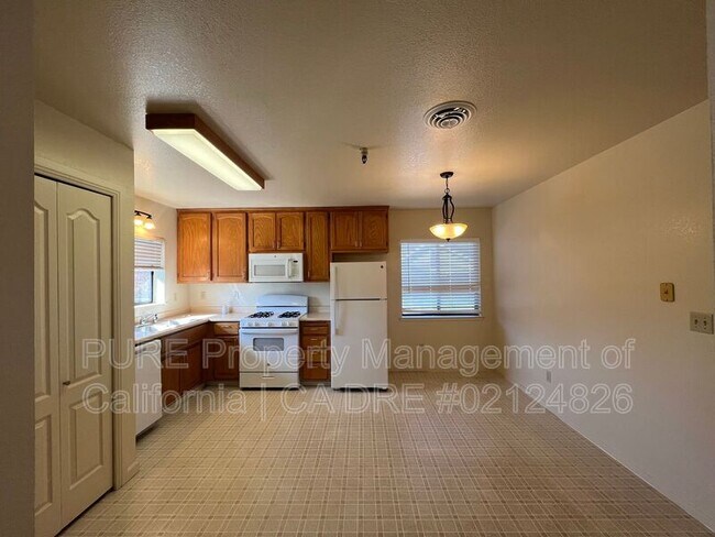 Photo - 925 S Oak St