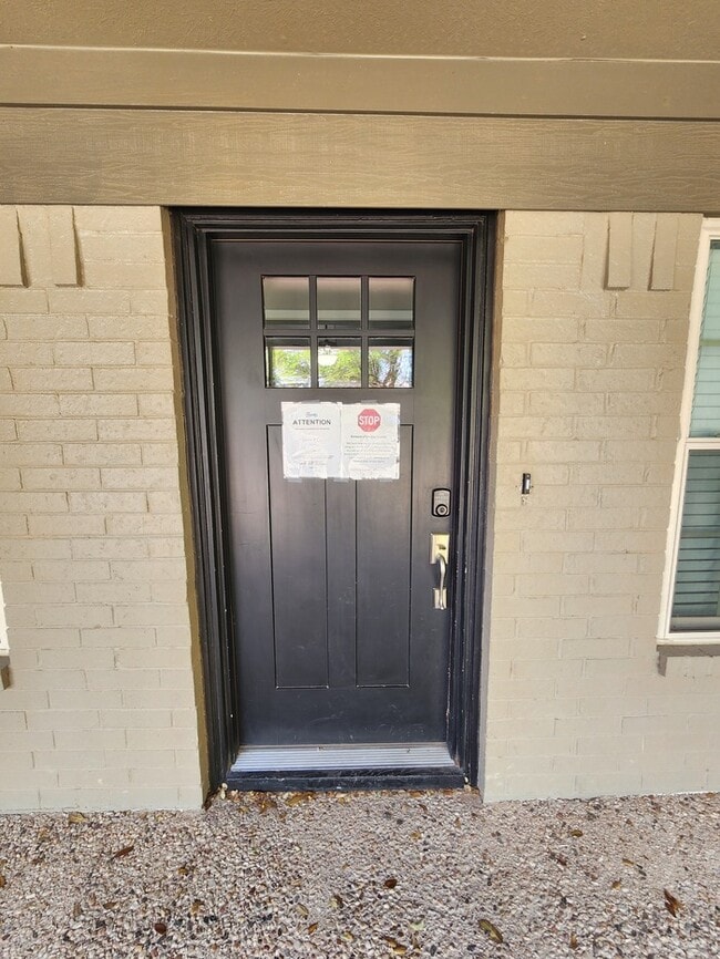 Photo - 4 bed 2 1/2 bath home, 2 car garage!