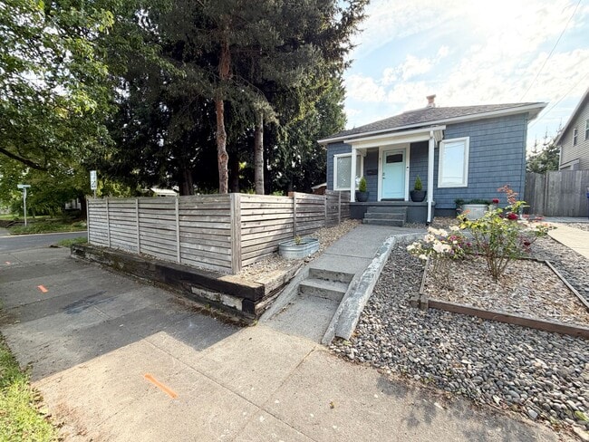 Building Photo - North PDX Haven: 2bd/1bath Bikeable Bungalow with Huge Covered Patio & Central A/C