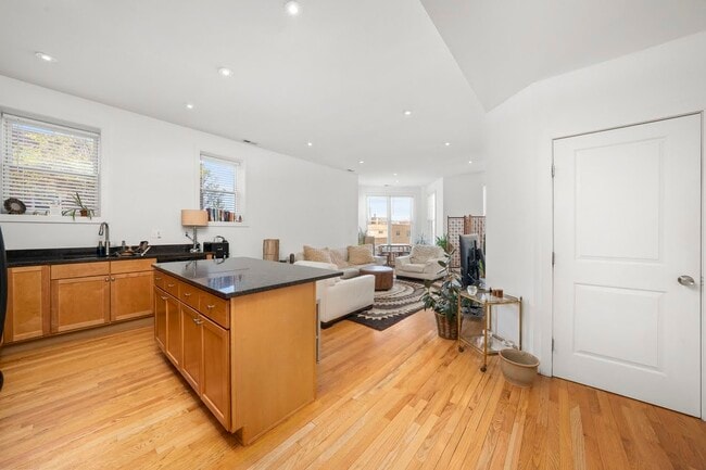 Photo - 2459 W Augusta Blvd Unit 2