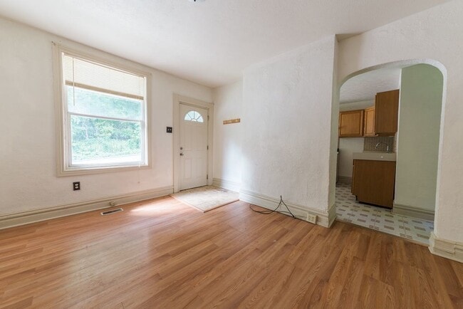 Photo - 385 Woodruff St