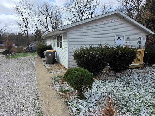 Building Photo - 1523 W 8th St