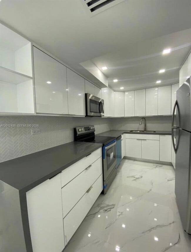 Photo - 6039 Collins Ave Unit 1033