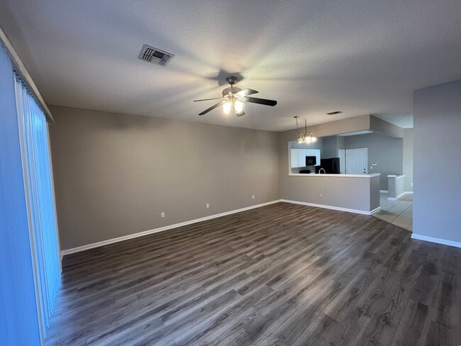 Photo - 654 Shropshire Loop