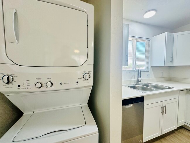 Photo - 4424 Bellevue Newly Renovated Apartments w...