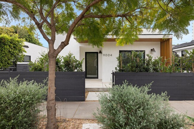 Building Photo - 9004 Dicks St