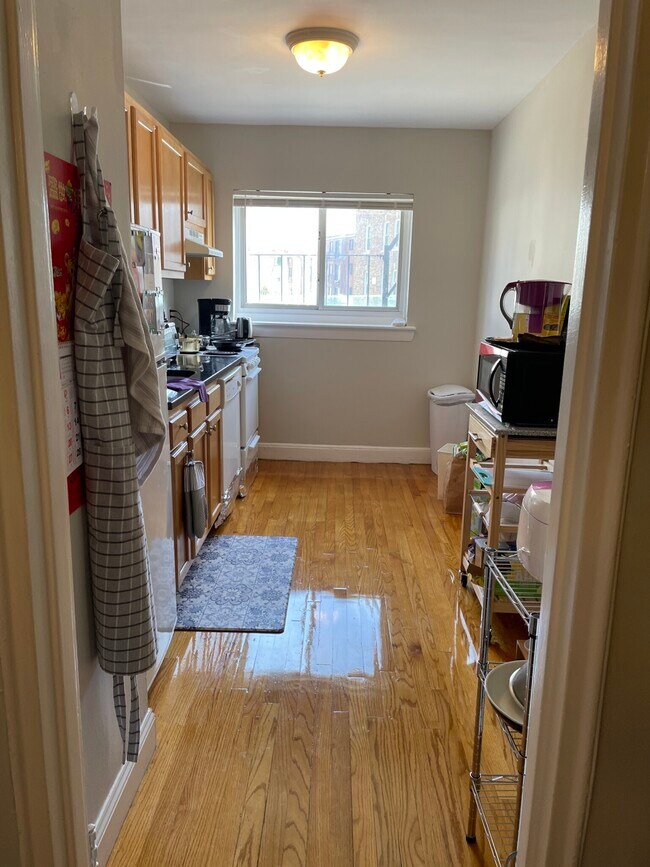 21 Kinross Rd Unit 4