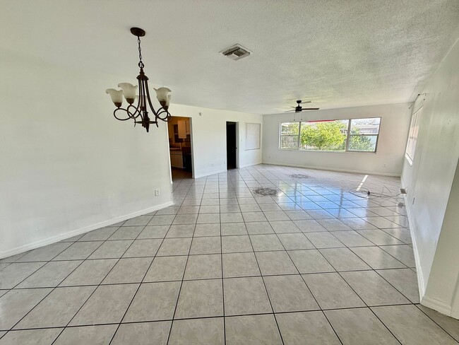 Photo - SKY LAKE 3 Bed / 2 Bath