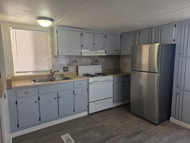 Photo - Cute and Clean 2 bed/1 Bath in central BHC