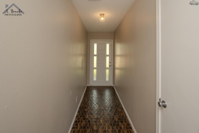 Photo - 1118 Crescent Ln