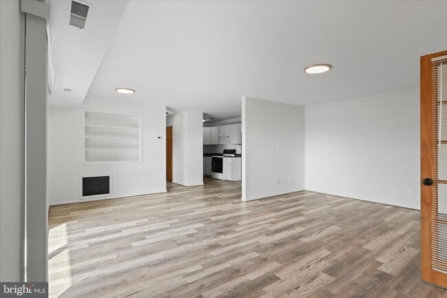 Photo - 214 Locust St SE Unidad 124