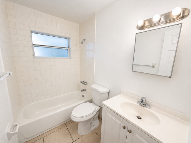 5961 SW 41st St Unit 202