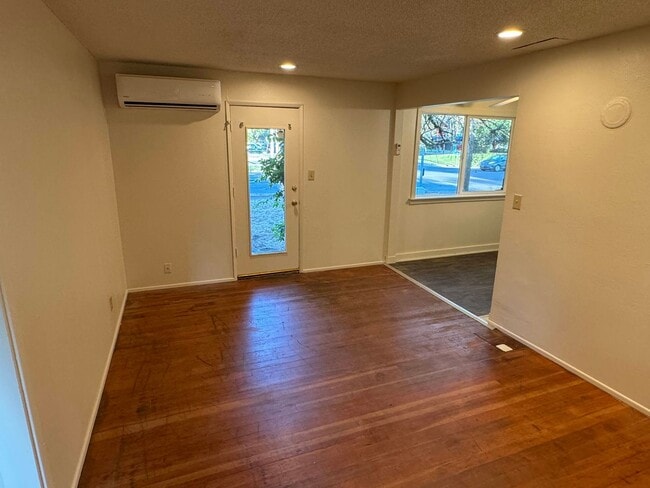 Photo - 3 Bedroom House Near UO Campus