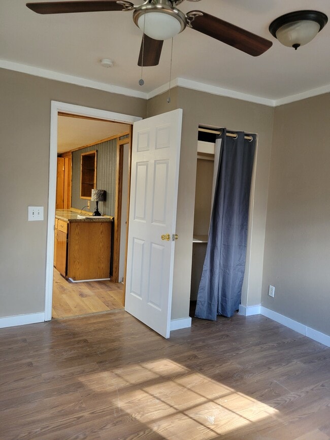 Photo - 895 W Schmitt Rd