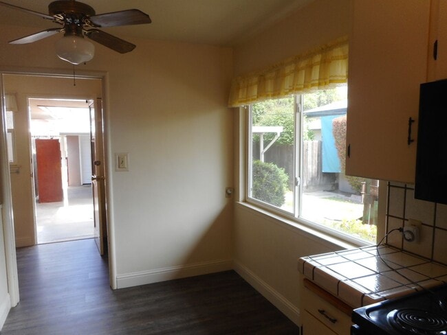 Building Photo - 33 E Robinson Ave Rental