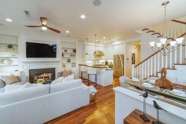 Photo - 700 Acacia Ave