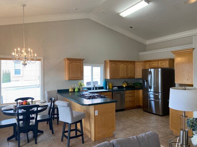 Shared Kitchen - 163 N Stone Mountain Dr