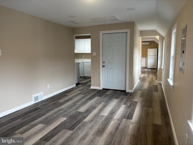 Building Photo - 14 West Ave Unit E