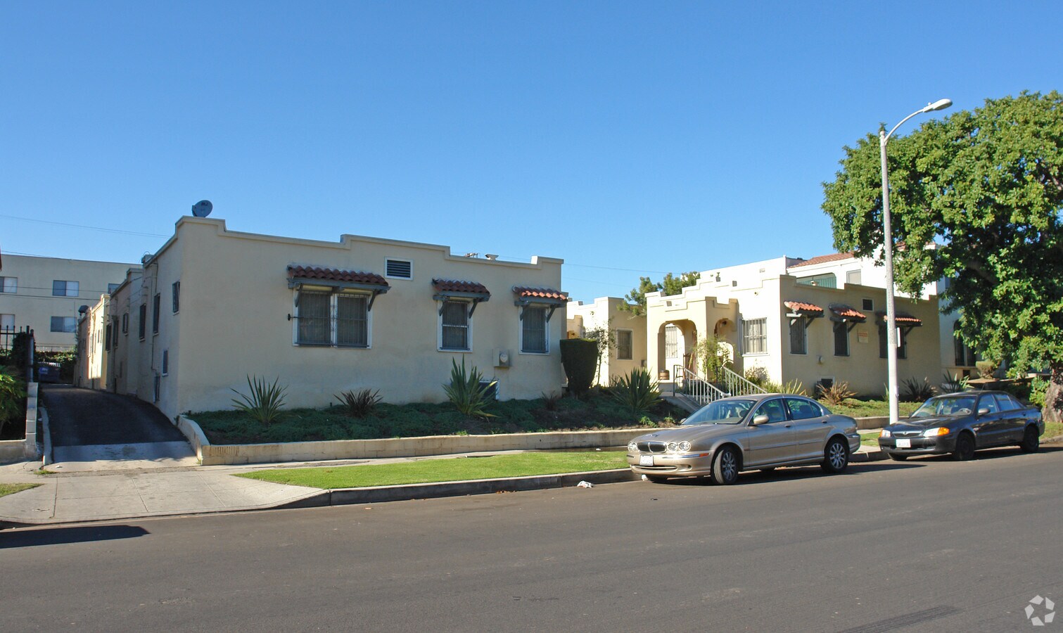 Photo - 1187 S Bronson Ave