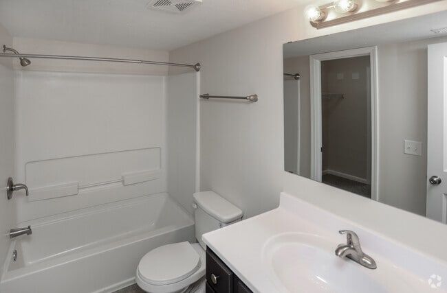 Ashland / 1BR, 1BA - 825 SF