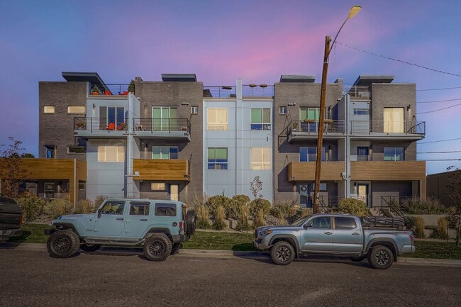 Building Photo - 2851 W 21st Ave