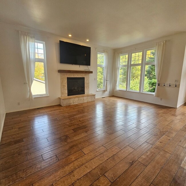 Photo - *NEW YEAR SPECIAL! 1/2 OFF FIRST MONTH OF RENT!* Bright and Stunning 2-Story Home with Daylight B...