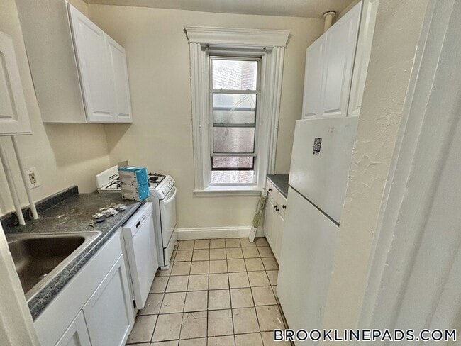 Photo - 352 Riverway Unidad 8