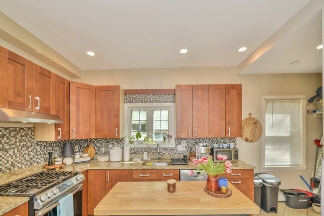 Building Photo - 88 Pearl St Unit 1