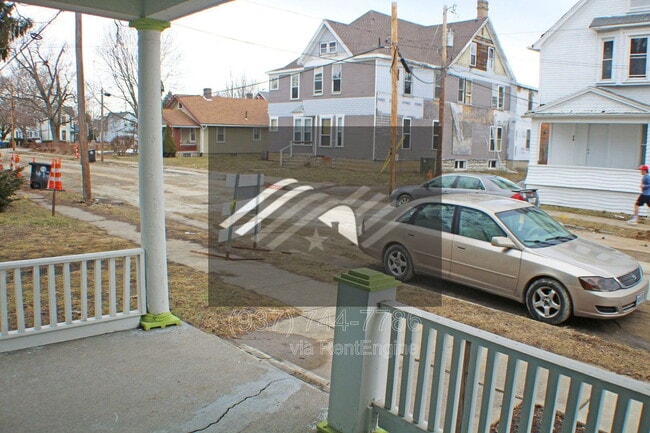 Photo - 419 Alberta St