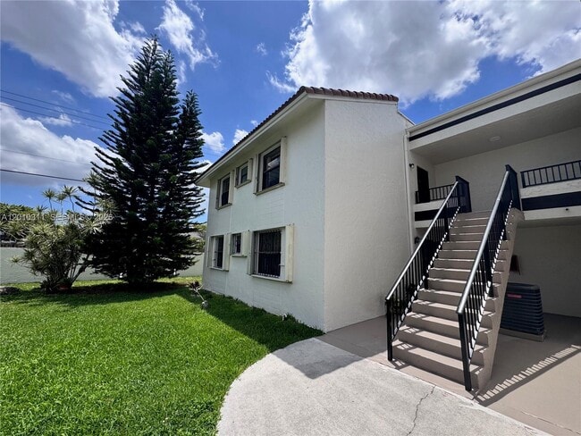 Building Photo - 10893 NW 7th St Unit 22-27