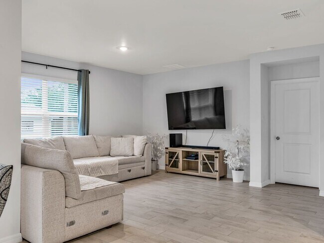 Photo - 1048 Adalia Terrace