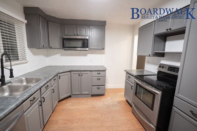Building Photo - Newly Remodeled 3 Bedroom East of Harrison Blvd!