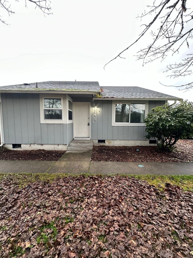 Beautiful Remodeled 3 Bed Room 1 and 3/4 B... - Beautiful Remodeled 3 Bed Room 1 and 3/4 B... House