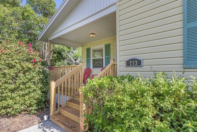 Photo - 213 W Alfred St