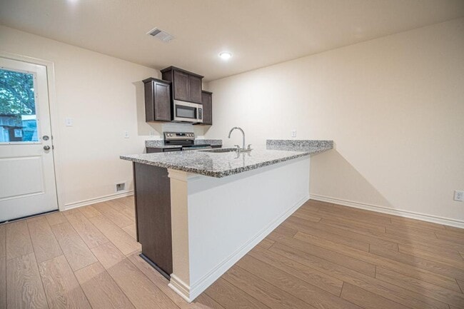 Photo - 102 E Fawn St