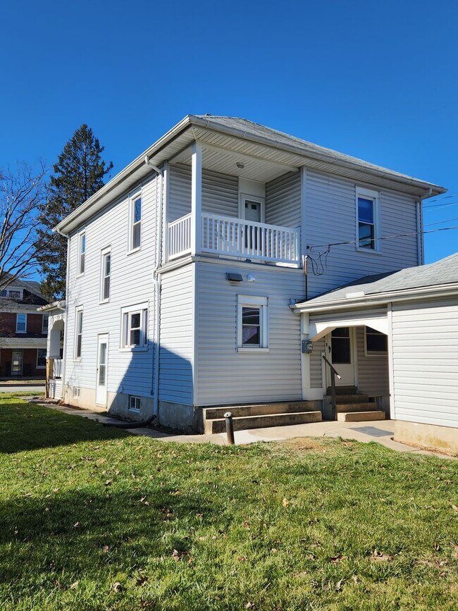 Photo - 2401 S Queen Street, Spry