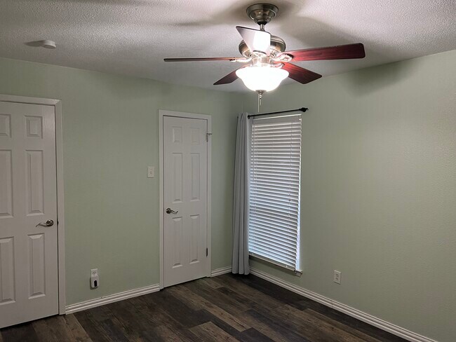 Bedroom - 4340 Cedar Springs Rd Unidad #107