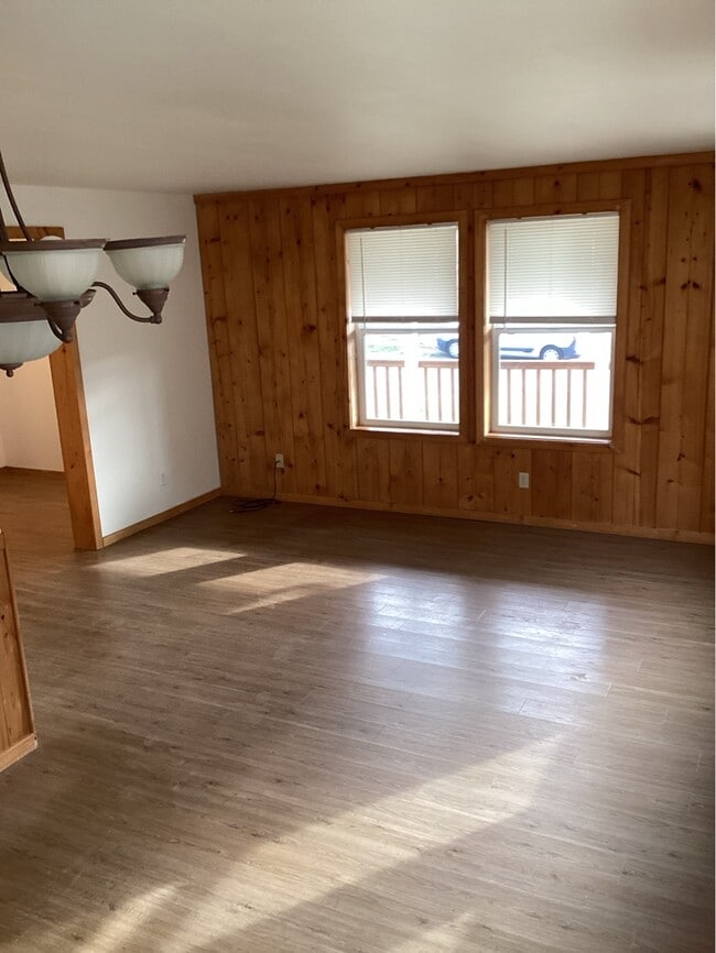 Photo - 747 NW High St