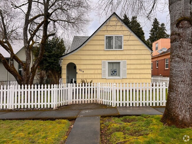 Building Photo - Adorable Arnada Bungalow Rental