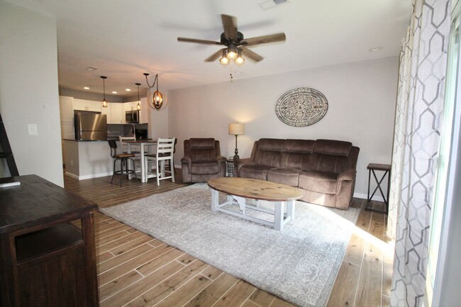 1360 Hunters Rd