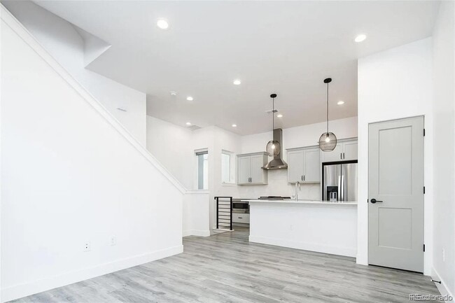 Photo - 3460 S Corona St Casa Adosada