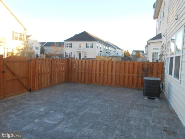 Photo - 202 London Downs Cir